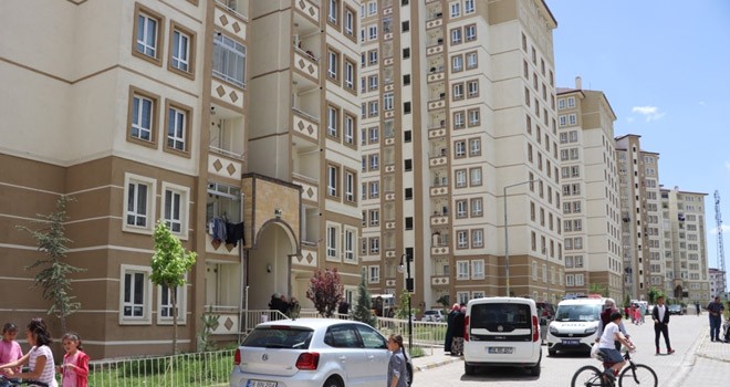 Camdan Bakarken Nöbet Geçiren Sara Hastası Çocuk Düşerek Öldü