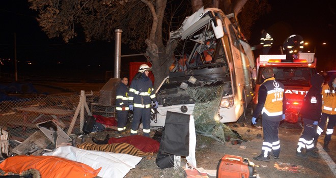 Feci Otobüs Kazası 11 Ölü, 44 Yaralı