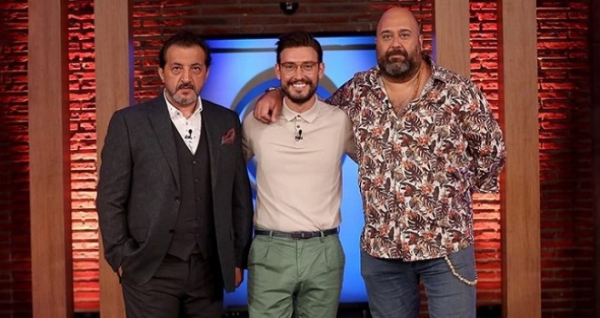 MasterChef in Jürilerinden Mehmet Yalçınkaya nın Parmaklarına ne oldu