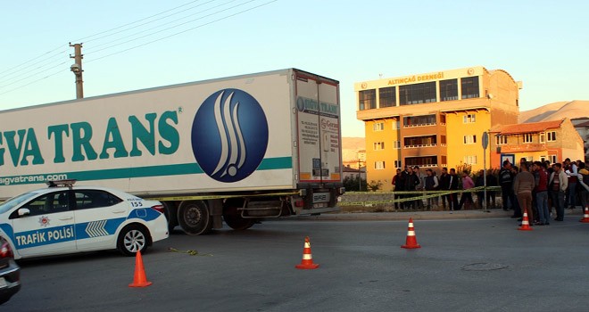 Niğde'de Tırın Çarptığı Kadın Öldü