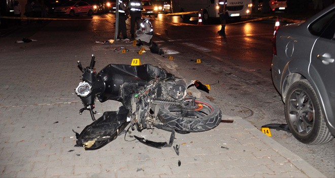 Önce Motosiklete Sonra Turistlere Çarptı