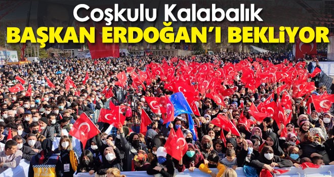 Coşkulu Kalabalık Cumhurbaşkanı Erdoğan'ı Bekliyor