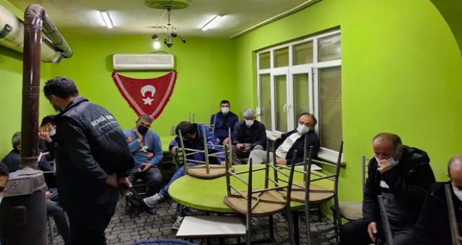 Konya'da Kahvehaneye dönüştürülen evdeki 18 kişiye para cezası