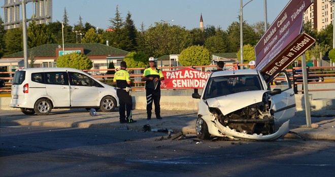 Karaman'da trafik kazası! 3 Yaralı