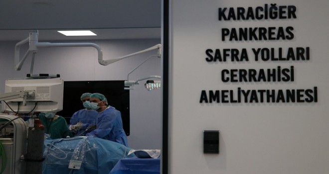 Akdeniz Üniversitesi Organ Nakli Günleri'nde canlı yayınla ameliyat