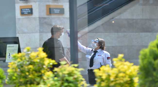 AVM'ler kapılarını yeniden açtı