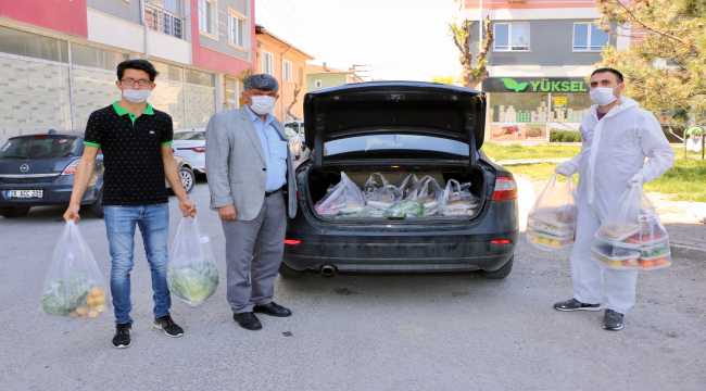Anneler Günü'nde şehit annelerinin evlerine giderek sebze ve meyve dağıttılar