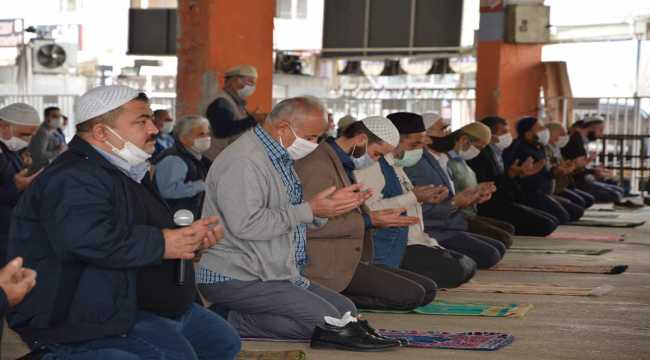 Antalya'nın ilçelerinde salgın sonrası ilk cuma namazı kılındı