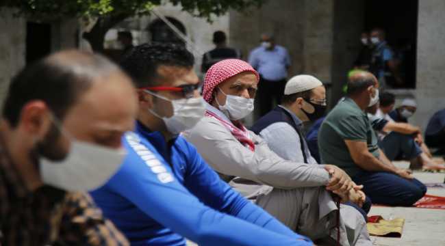 Doğu Akdeniz'de cuma namazı, Kovid-19 salgını sonrası ilk kez kılındı