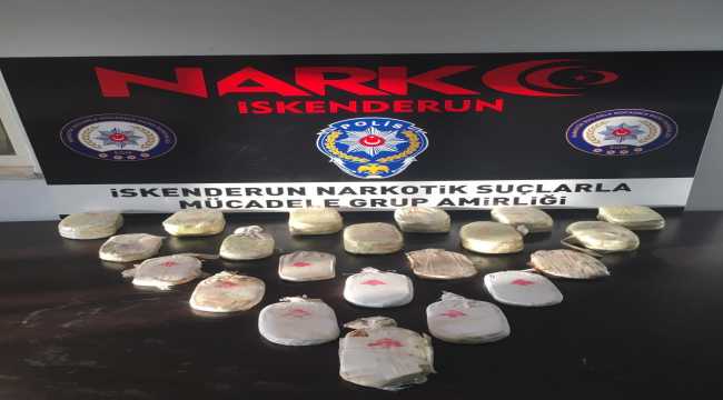 Otomobilin tamponunda 8 kilo esrar bulundu