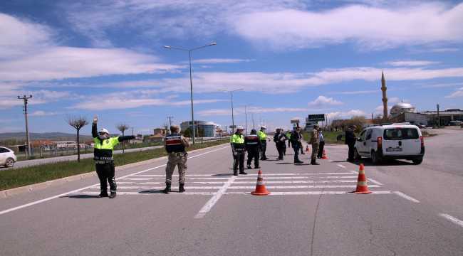 Kaymakam Erdem, polis uygulama noktasını ziyaret etti