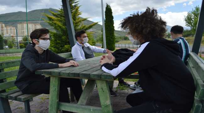 Kayseri'de 15-20 yaş grubu gençler yeniden sokağa çıktı