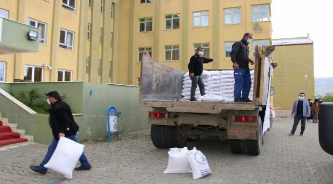 Kayseri'de öğrenci ve öğretmenlerin katkısıyla alınan 445 torba un dağıtıldı