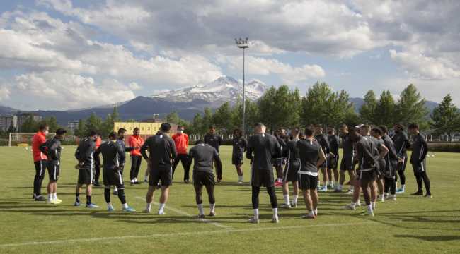 
Kayserispor'da Fenerbahçe maçının hazırlıkları sürüyor