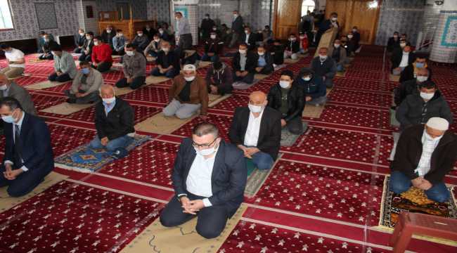 Konya'nın ilçelerinde salgın sonrası ilk cuma namazı kılındı