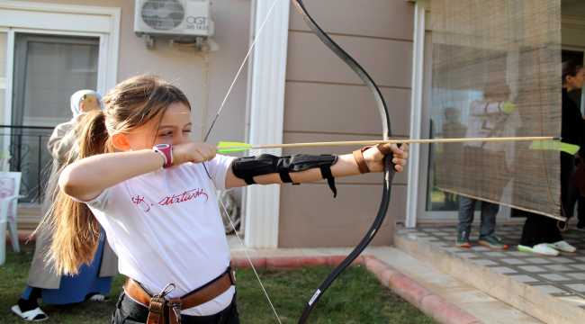 Küçük kemankeşler oklarını 