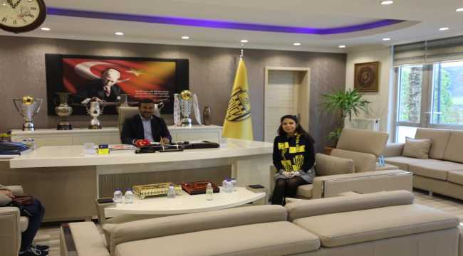 MKE Ankaragücü'nü ziyaret edip, vefat eden babasının hayalini gerçekleştirdi