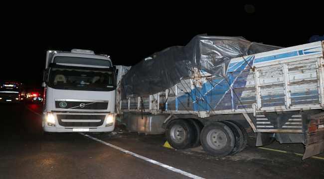 Niğde'de tır ile kamyon çarpıştı: 2 yaralı
