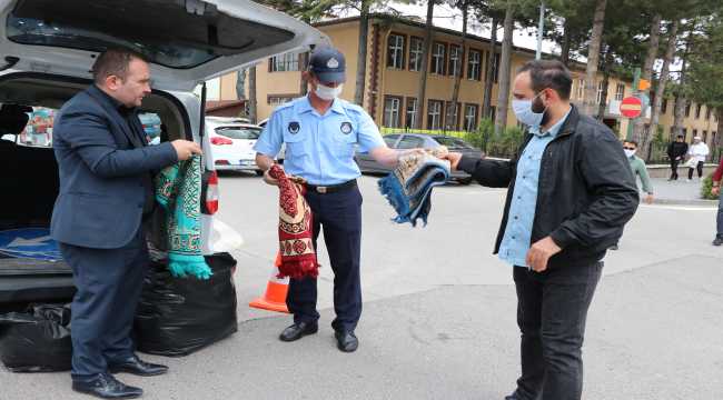 Sorgun'da cuma namazı yağmur altında kılındı