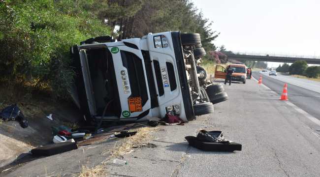 Adana'da mazot yüklü tır devrildi
