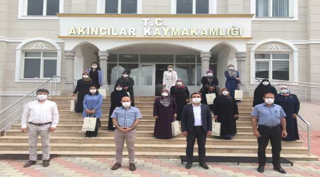 Akıncılar'da gönüllüler 19 bin maske üretti