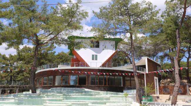 360 derece dönebilen 'ters ev' yapıldı