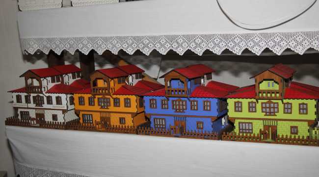 Beypazarı'nın tarihi evlerini minyatür eserlere dönüştürüyor