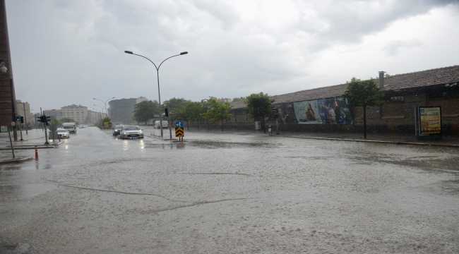Eskişehir'de sağanak etkili oldu