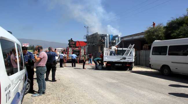 Hatay'da yangın çıkan mobilya atölyesinde hasar oluştu