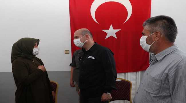 İçişleri Bakanı Soylu, Hatay'da şehit ailesine taziye ziyaretinde bulundu