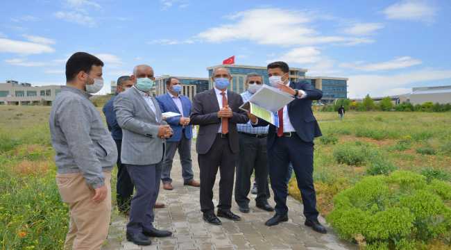 KAEÜ Rektörü Karakaya, yeni kütüphane ve fakülte alanları inceledi