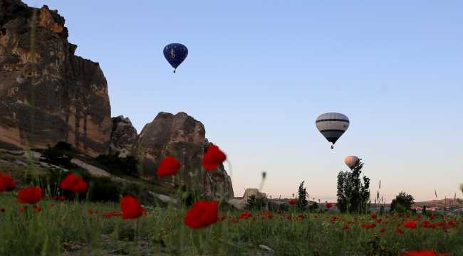 Kapadokya semaları sıcak hava balonlarıyla renklendi