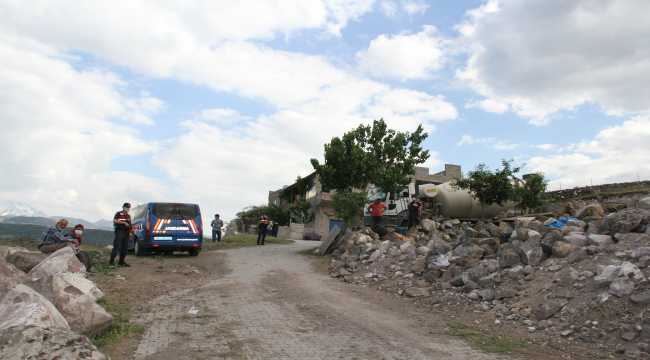 Kayseri'de evinin bahçesindeki foseptiğe düşen kişi yaralandı 