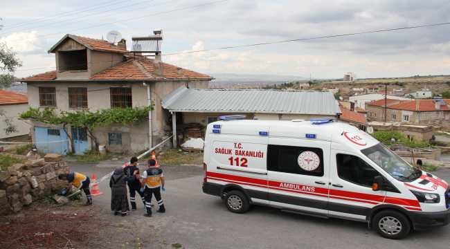 Kayseri'de göçük nedeniyle 2 katlı evin duvarı çöktü