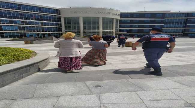 Markette 2 kadın yankesicilik yaparken yakalandı