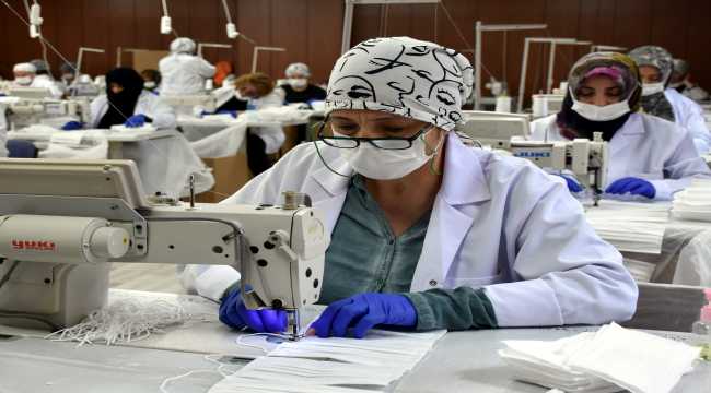 Kırıkkale'deki tesiste günlük 2,5 milyon maske üretiliyor