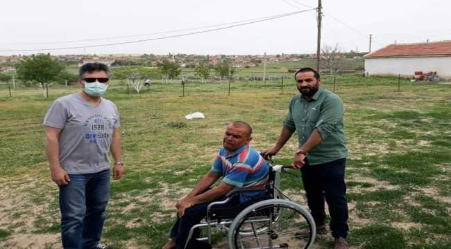 Hayırseverden tekerlekli sandalye bağışı