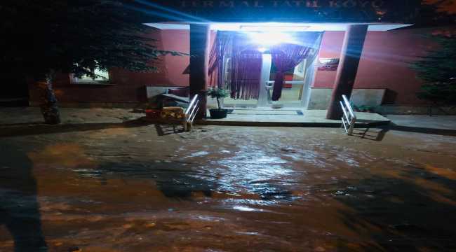 Kozaklı'da sağanak sele neden oldu