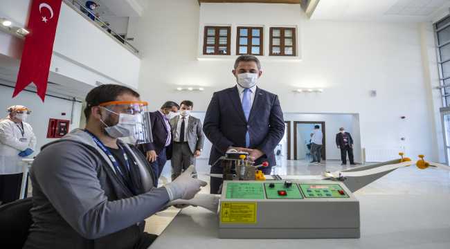 Mamak Belediyesi yüz koruyucu siperlik üretimine başladı