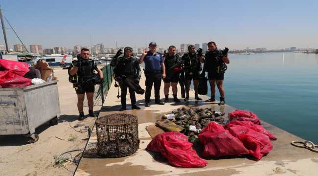 Mersin'de deniz dibi ve kıyı temizliği yapıldı
