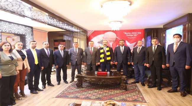 MKE Ankaragücü yöneticilerinden MHP Ankara İl Başkanlığına ziyaret