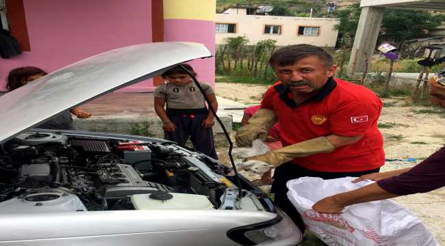 Osmaniye'de otomobilin motor kısmına sıkışan kedi yavrusu kurtarıldı