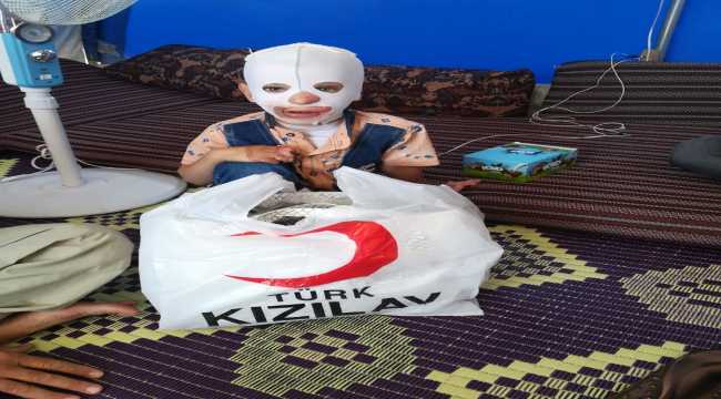 Savaş mağduru küçük Halid tedavi için Türkiye'de
