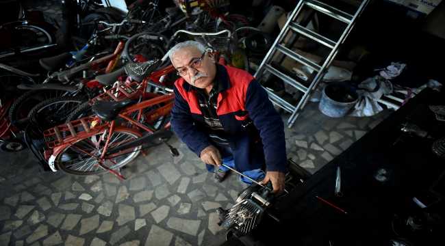 Yarım asırdır aşkla motosiklet tamir ediyor
