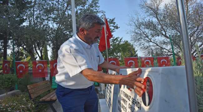 15 Temmuz'da şehit edilen ikiz polisler, mezarları başında anıldı
