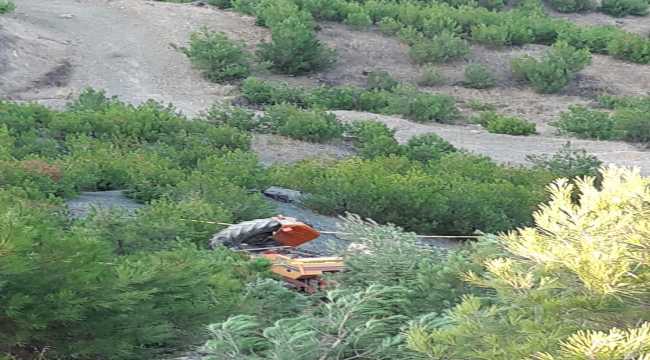 Adana'da devrilen traktörün sürücüsü öldü
