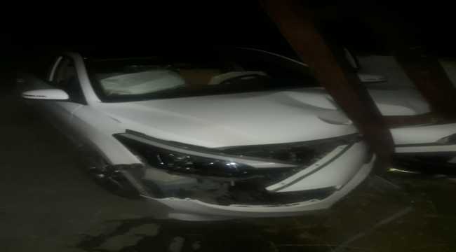 Adana'da otomobil elektrik direğine çarptı: 6 yaralı