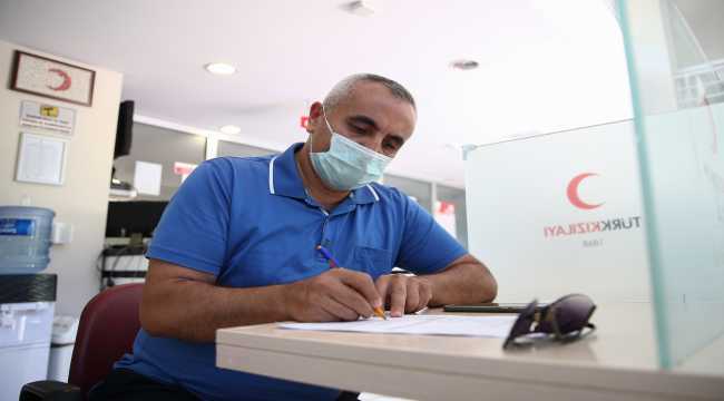 Ailece Kovid-19'u yenip, plazma bağışı için Türk Kızılay'a koştular