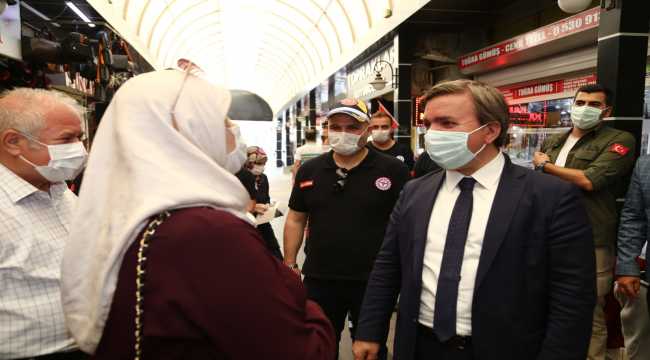 Aksaray Valisi Hamza Aydoğdu maske dağıttı