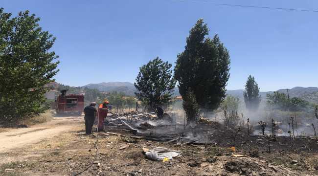 Akseki'de boş arazide çıkan yangın söndürüldü